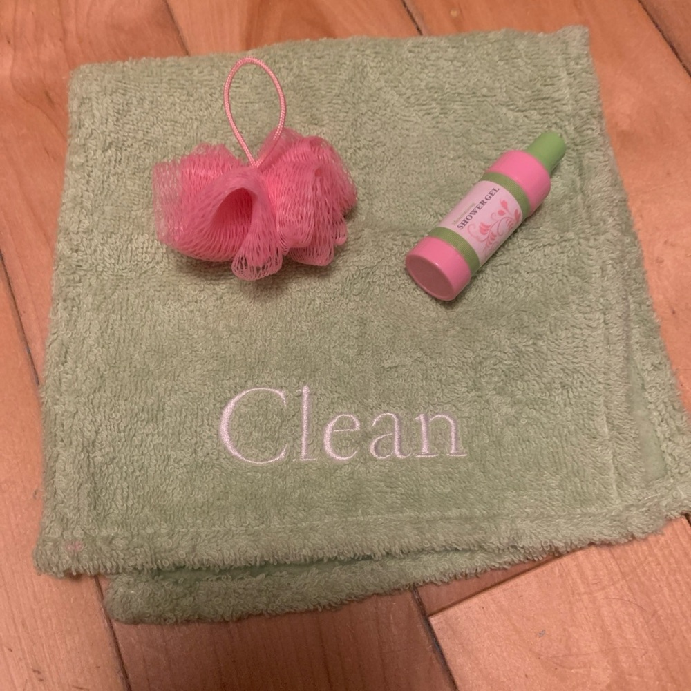 American Girl Fresh and Clean Shower Towel Shower Gel and Loofah